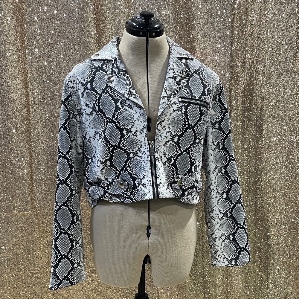 Tobi Black and White Snake Print Blazer